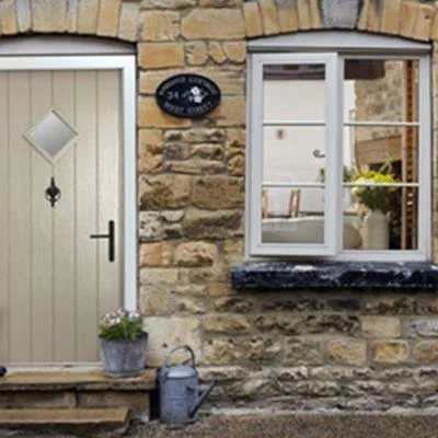 Cottage Classic Ambleside composite front door in Cream